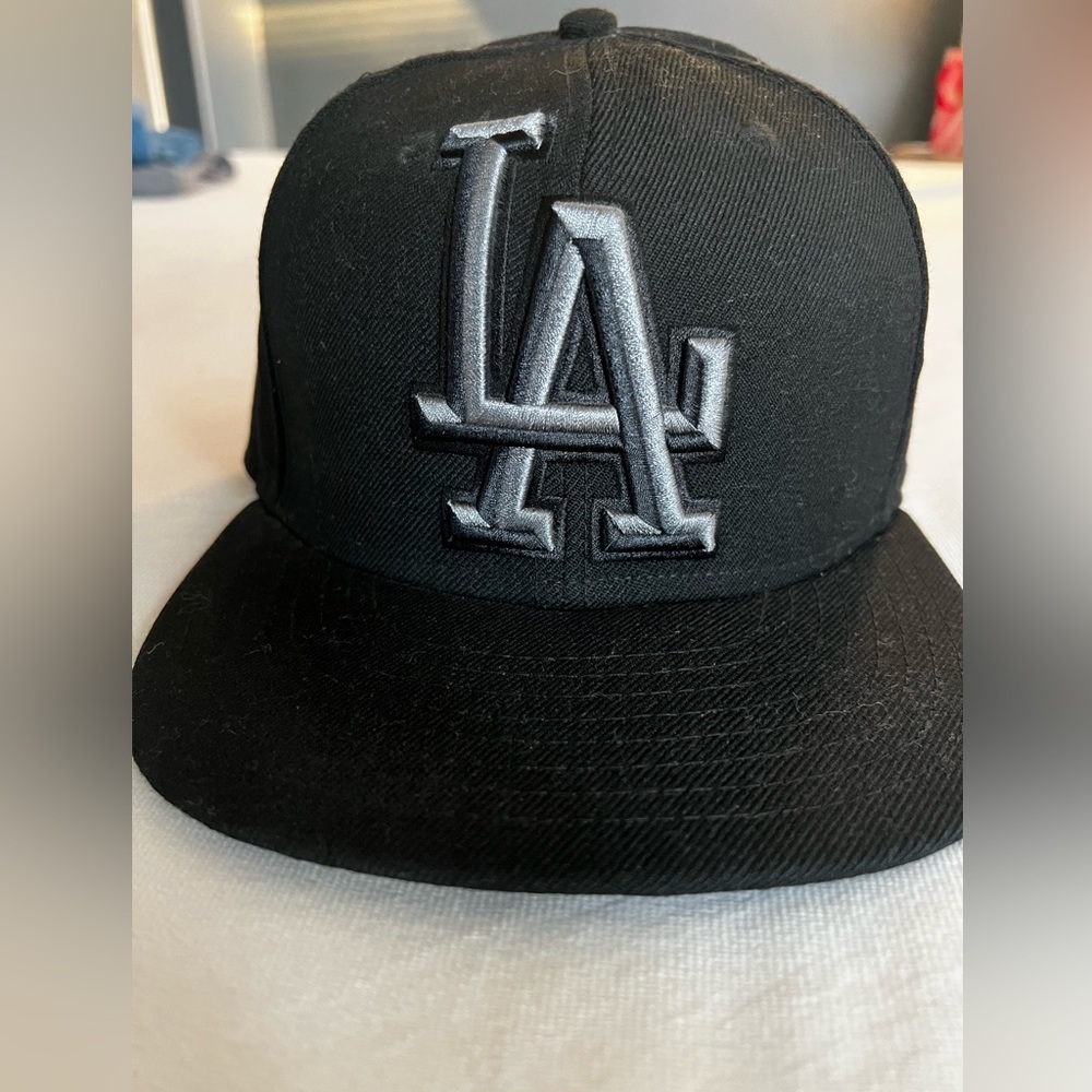Los Angeles Dodgers fitted hat, size 7 1/8, New Era brand.